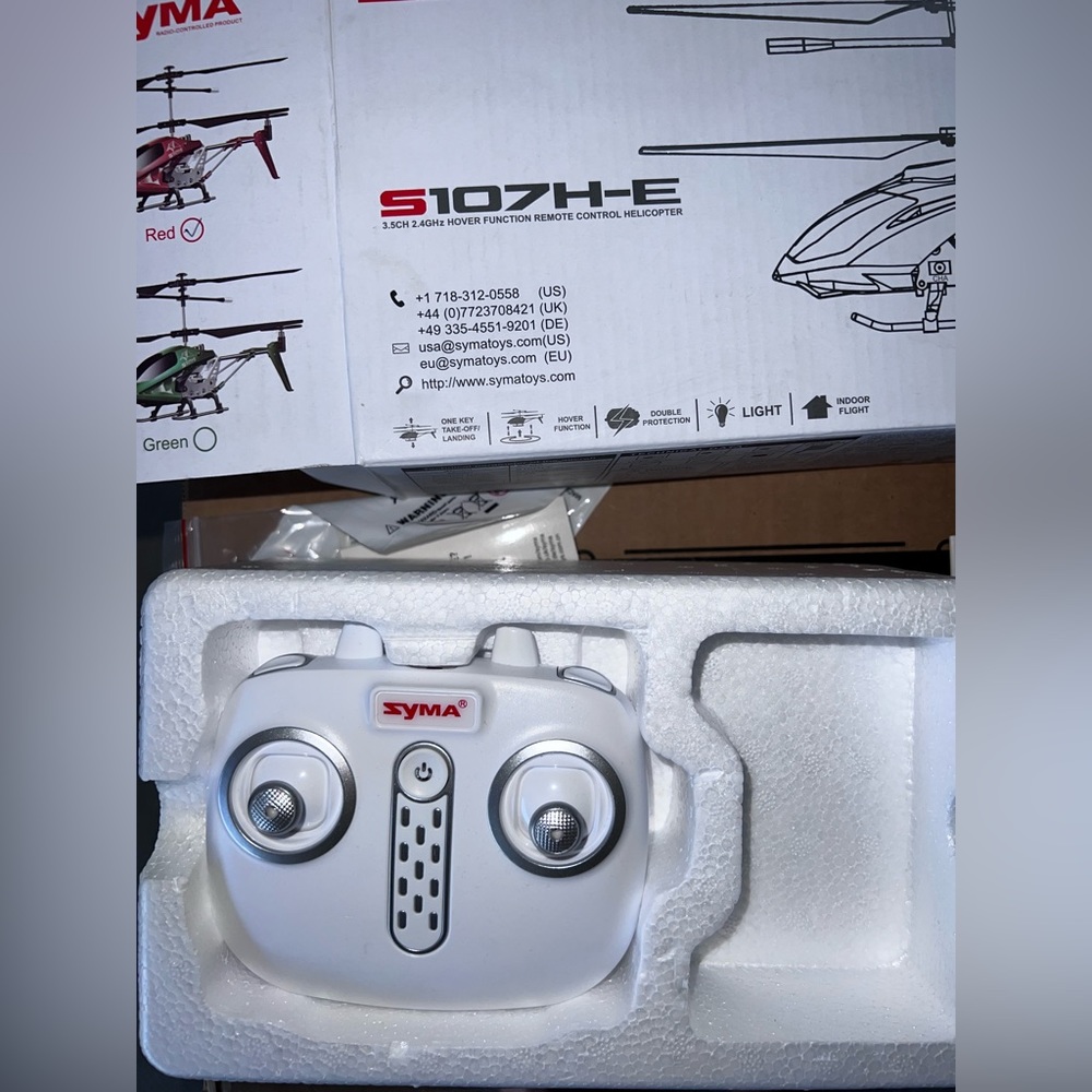 RED Remote Control Helicopter - Picture 4 of 8
